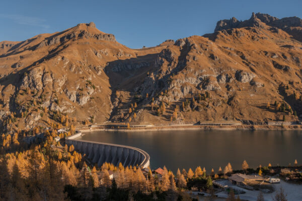 Lago di Fedaia al rifugio Pian dei Fiacconi